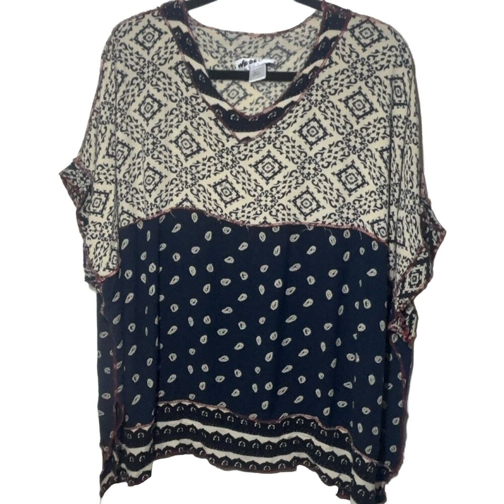 WE-BE-BOP Patterned Blouse Top Women's 2X Cream Navy Blue Rayon V-Neck Tunic
